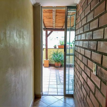 Bueno, Bonito, Barato Y Cerca A El Poblado Apartman Medellín Kültér fotó
