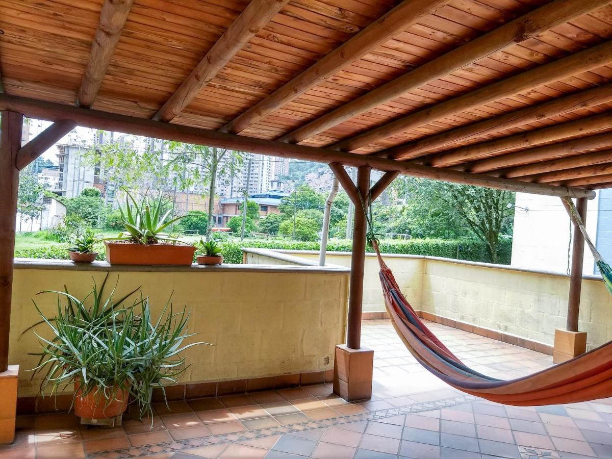 Bueno, Bonito, Barato Y Cerca A El Poblado Apartman Medellín Kültér fotó