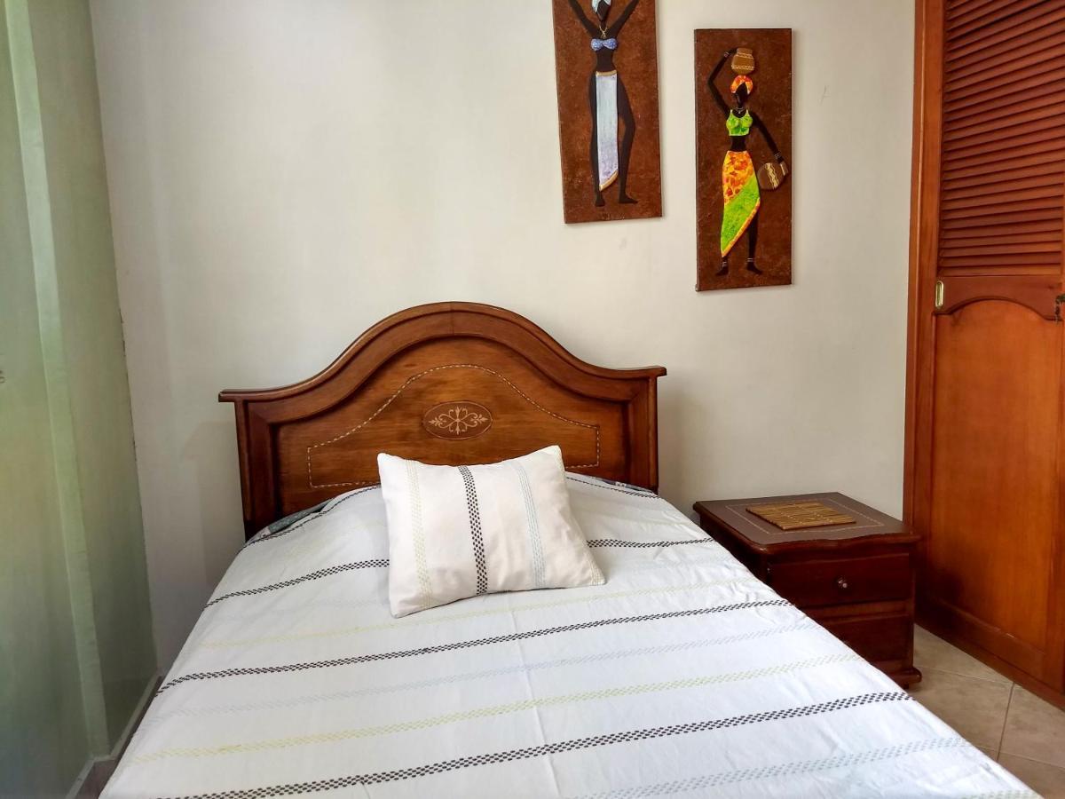 Bueno, Bonito, Barato Y Cerca A El Poblado Apartman Medellín Kültér fotó