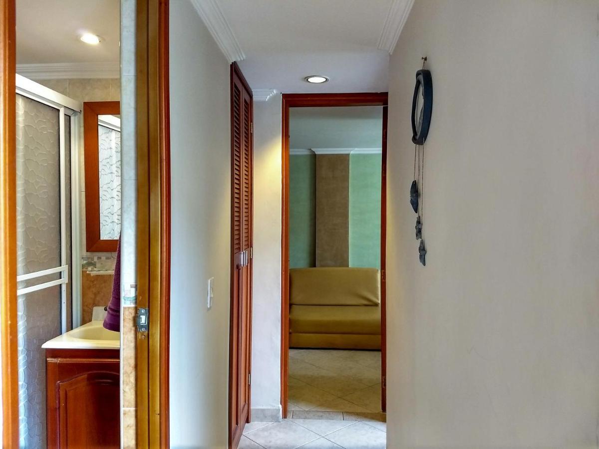 Bueno, Bonito, Barato Y Cerca A El Poblado Apartman Medellín Kültér fotó