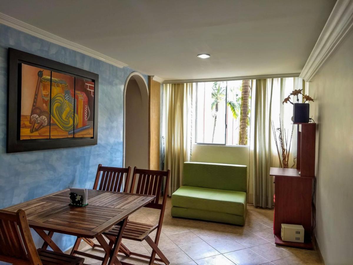 Bueno, Bonito, Barato Y Cerca A El Poblado Apartman Medellín Kültér fotó